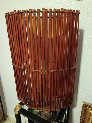 Lámpara de bambú marrón
