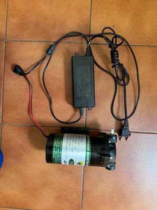 Bomba de agua 24V DC con adaptador