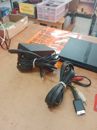 CONSOLA SONY PS2 SLIM CON MANDO Y CABLES