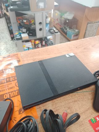 CONSOLA SONY PS2 SLIM CON MANDO Y CABLES