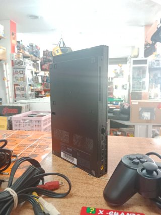 CONSOLA SONY PS2 SLIM CON MANDO Y CABLES