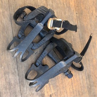Pedales de bicicleta con rastrales