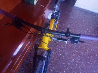 Bicicleta falta maneta freno izquierda