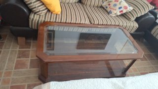 Mesa de centro de madera y cristal