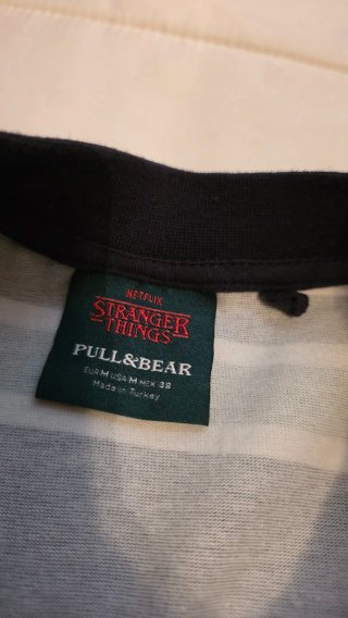Camiseta Stranger Things Pull&Bear Talla M