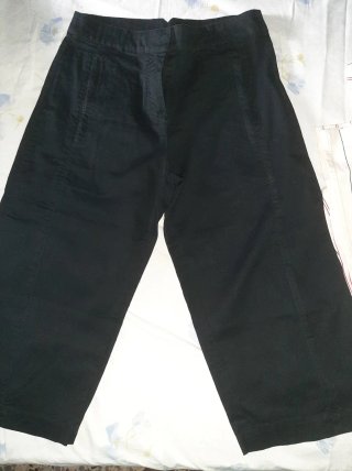 Pantalones de vestir negros y blancos