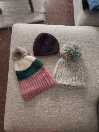 Gorros de lana con pompón varias marcas