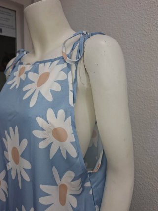 Mono de verano con estampado de margaritas
