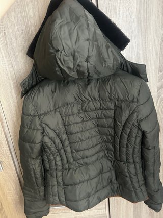 Cazadora Lefties acolchada verde con pelo Talla M