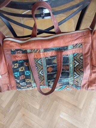 Bolsa de viaje de cuero con diseño étnico