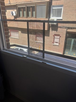 Mosquitera de ventana blanca