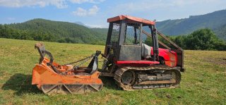 Tractor oruga rojo
