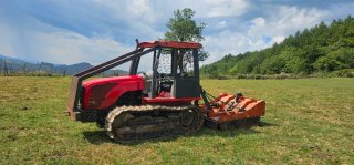Tractor oruga rojo