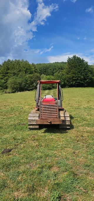 Tractor oruga rojo
