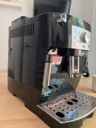 Cafetera DeLonghi Magnificas Negra