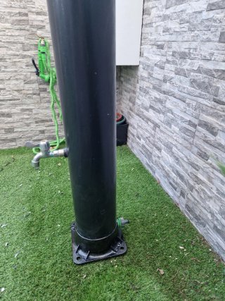 Ducha exterior negra y plateada