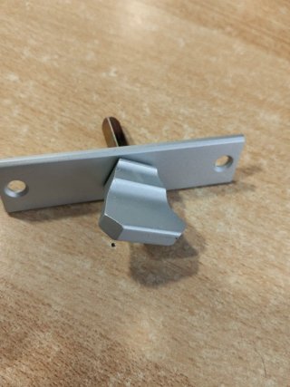 Muletilla metálica para puerta