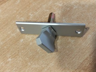 Muletilla metálica para puerta