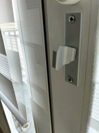 Muletilla metálica para puerta