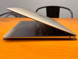 Macbook Air M1 8GB Plata + Caja + Funda protectora