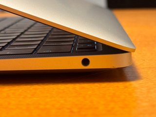 Macbook Air M1 8GB Plata + Caja + Funda protectora