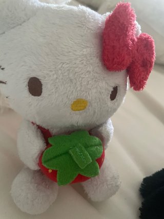 Peluche Hello Kitty Fresa y más