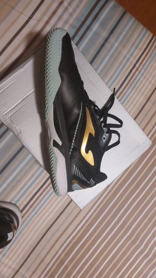 Zapatillas pádel Joma negro/dorado