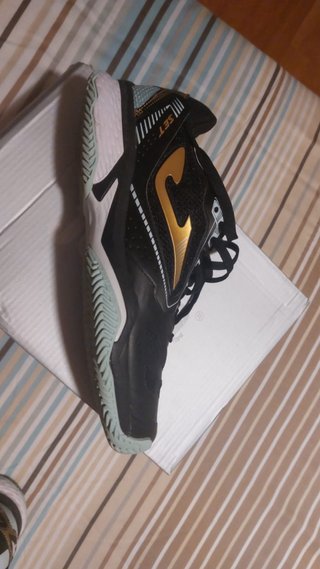 Zapatillas pádel Joma negro/dorado