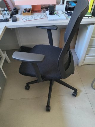 Silla de oficina ergonómica negra