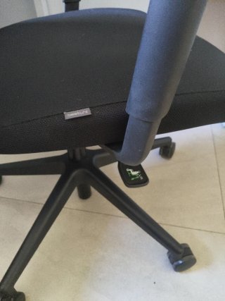 Silla de oficina ergonómica negra