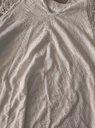 Camiseta blanca con encaje