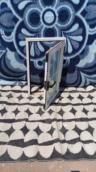 Ventana aluminio blanca