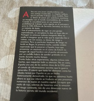 La espía que vestía de rojo