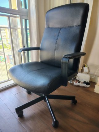 Silla de oficina negra
