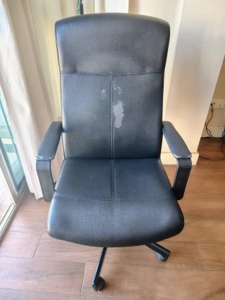 Silla de oficina negra