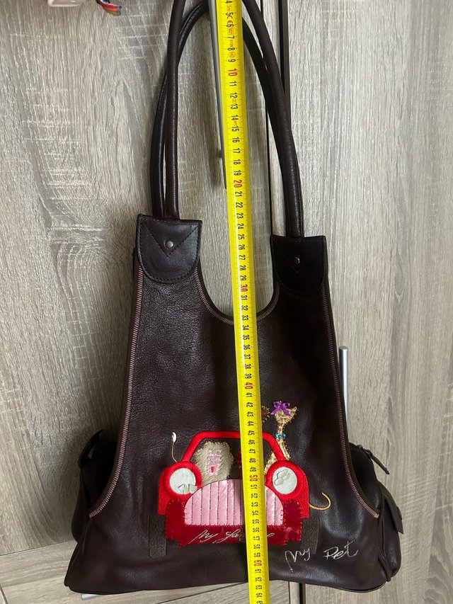 Bolso marrón diseño coche y animales