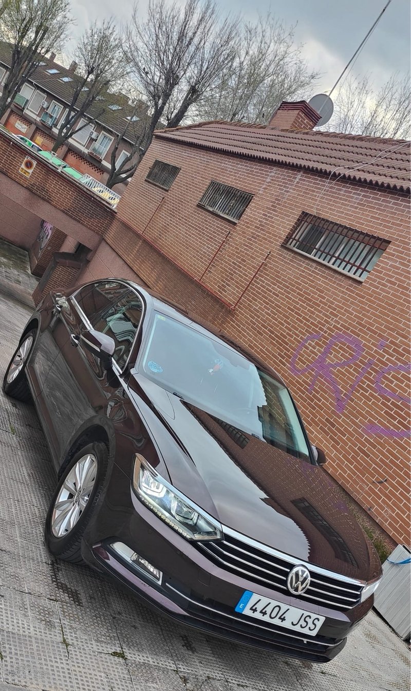 Volkswagen Passat 2016 - foto 1