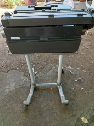 Máquina de escribir Olivetti Línea 98
