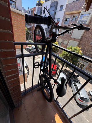Bicicleta BMX negra