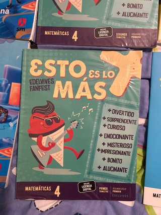 Libros 4 primaria , forrados , buen estado .