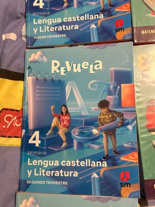 Libros 4 primaria , forrados , buen estado .