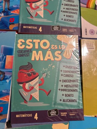 Libros 4 primaria , forrados , buen estado .