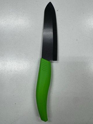 Juego de cuchillos y pelador verde