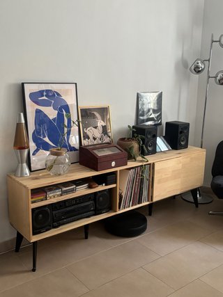 Mueble estantería de madera de pino