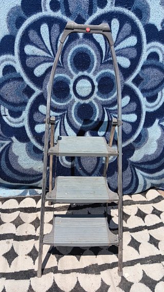 Escalera aluminio plegable 3 peldaños