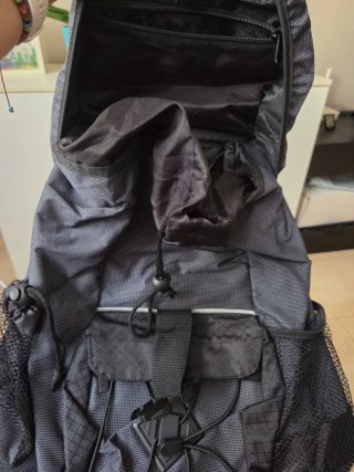 Mochila senderismo Cherry negra y gris