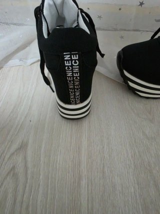 Zapatillas plataforma negras y blancas
