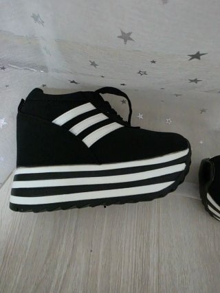 Zapatillas plataforma negras y blancas