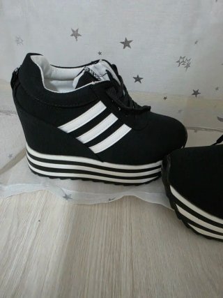 Zapatillas plataforma negras y blancas
