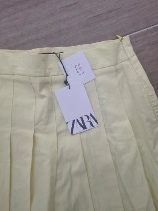 Falda plisada Zara amarilla Talla S